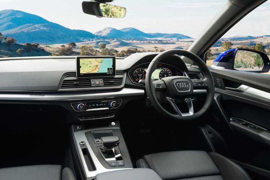 Торпедо Audi Q5 2.0 TDI Quattro 2017 года  (AU) (фото 7 из 40)